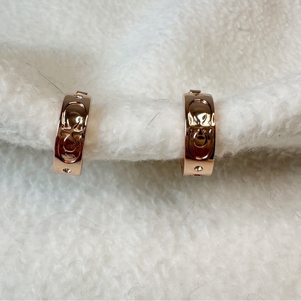 Coach NWT Rose Gold Signature Huggie Earrings Style C1901 Plated Brass Titanium - Picture 8 of 16